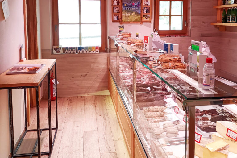 bresaola, cold cuts, cheeses and typical livigno products on sale - Alpe Livigno sales outlet