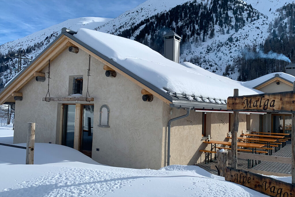 alpe vago in inverno con la neve a livigno